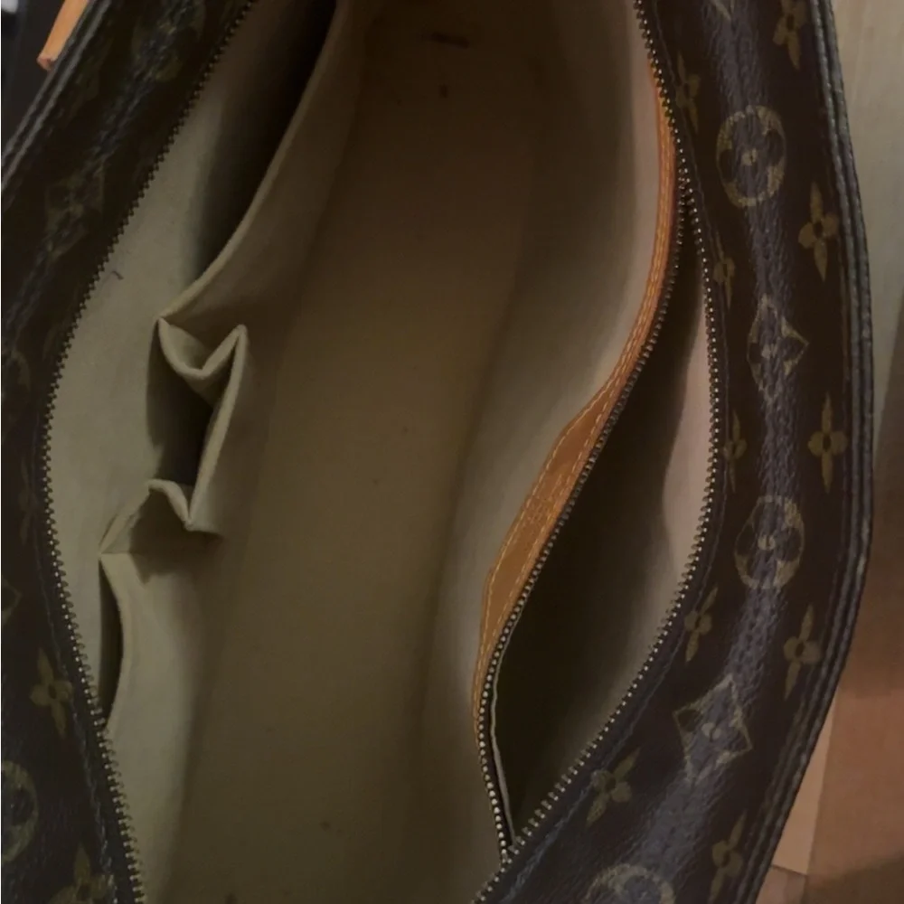 Louis Vuitton Monogram Luco Tote - Picture 6 of 11